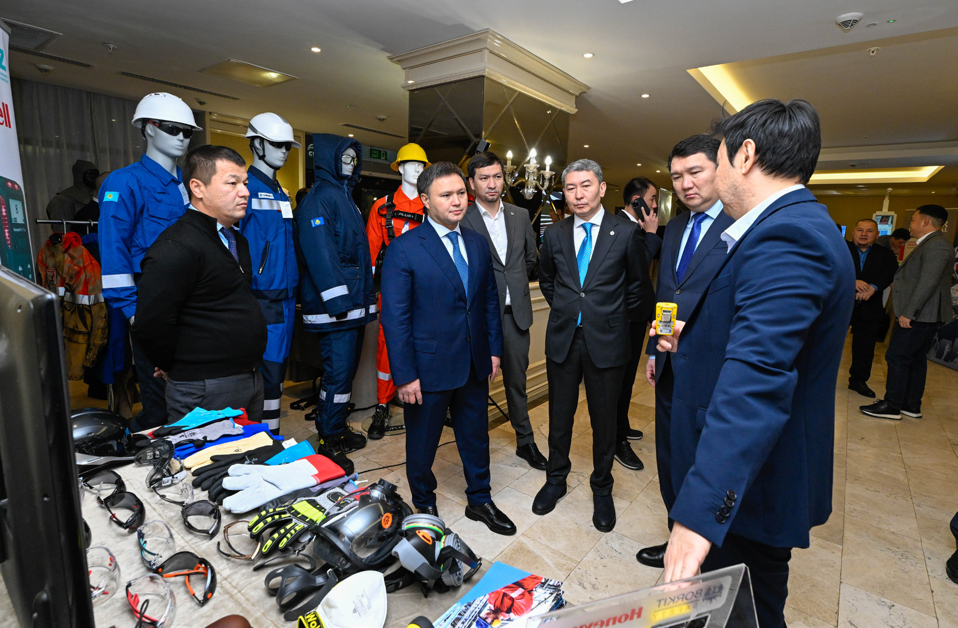 Демонстрация средств производственной безопасности и охраны труда