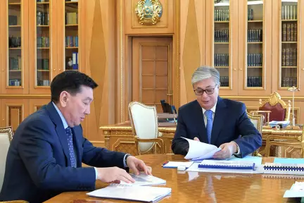 President Kassym-Jomart Tokayev has received CEO of JSC NC KazMunayGas Alik Aidarbayev