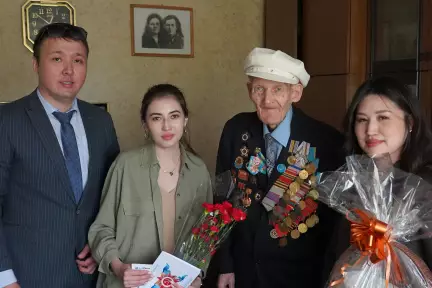 Сотрудники КМГ поздравили ветеранов ВОВ