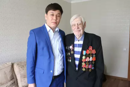 «Спасибо за жизнь»: Сотрудники КазМунайГаз поздравили ветеранов