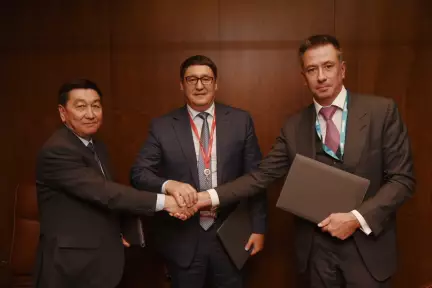 «КазМунайГаз» подписал трехстороннее соглашение по проекту строительства интегрированного газохимического комплекса