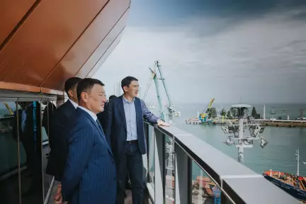 Глава «КазМунайГаза» провел встречу с Президентом SOCAR в Баку и посетил активы компании в Батуми