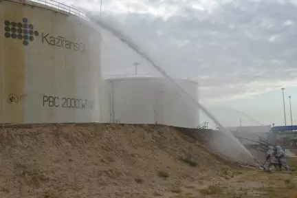 Сотрудники «КазМунайГаза» отработали действия при ЧС на нефтяном объекте Западного Казахстана